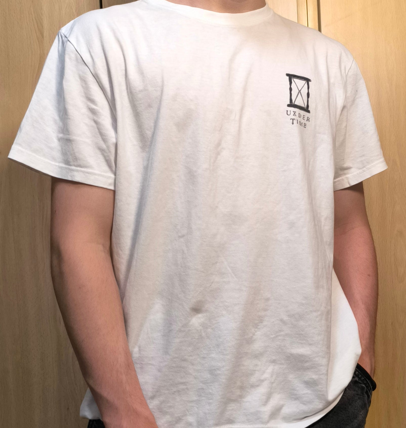 Camiseta “TINY PRISONER”