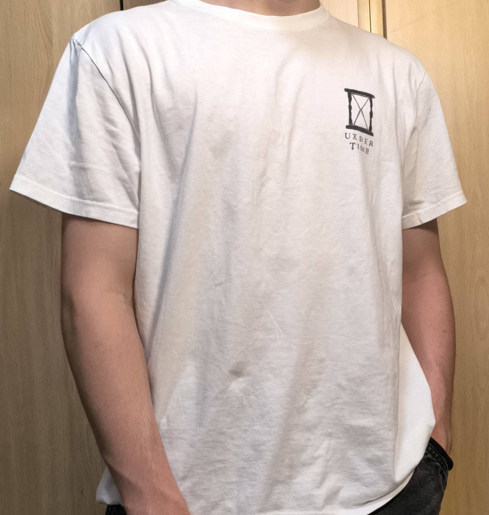Camiseta “TINY PRISONER”