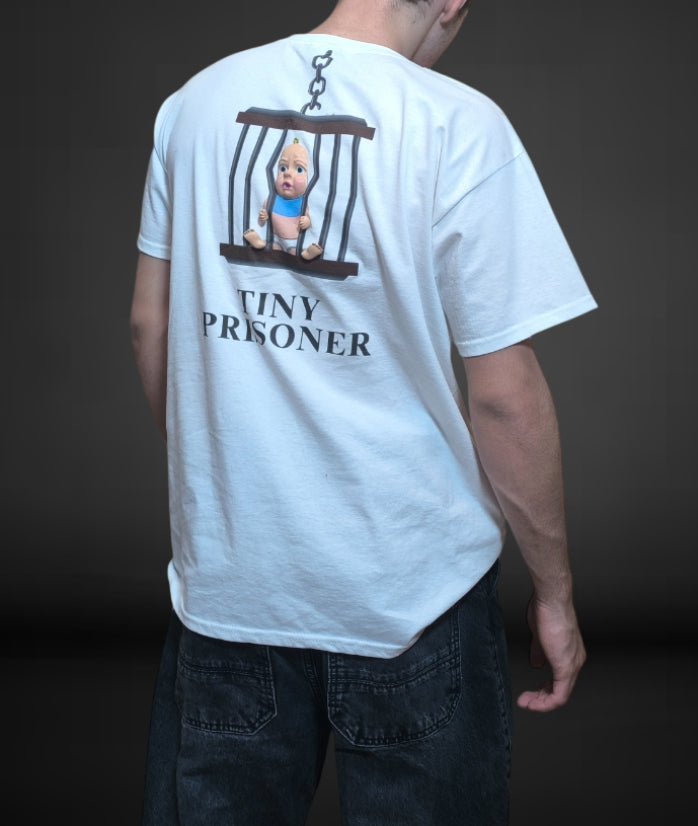 Camiseta “TINY PRISONER”