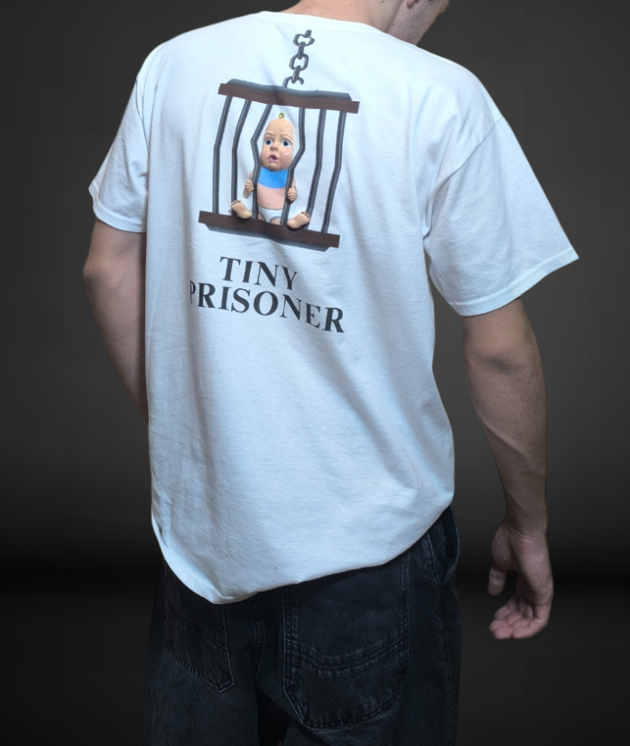 Camiseta “TINY PRISONER”